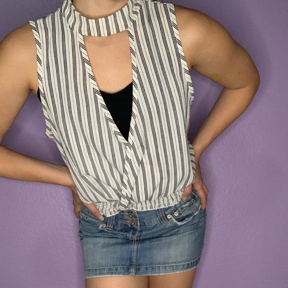 Charming high neck blouse - Picture 3 of 4